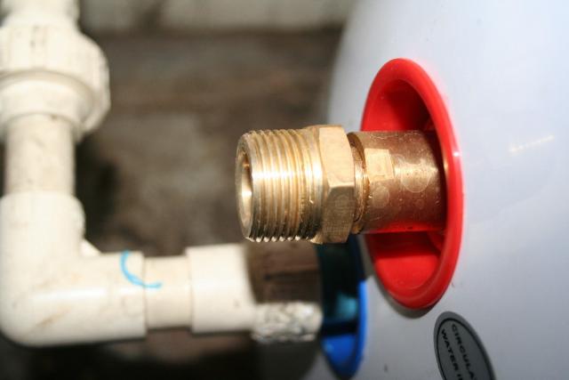 Threads on the Solar Tank